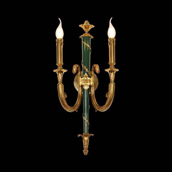 Front view of the JEWELLERY TOP Laurier Triomphe brass wall lamp with jade green column and golden laurel wreath.
